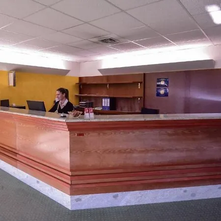 乌迪内标准酒店 3*