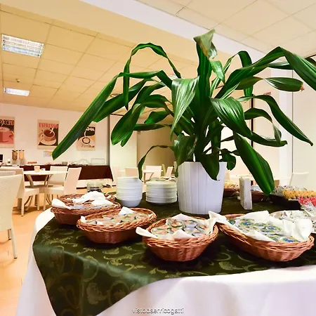 乌迪内标准酒店 酒店 3*