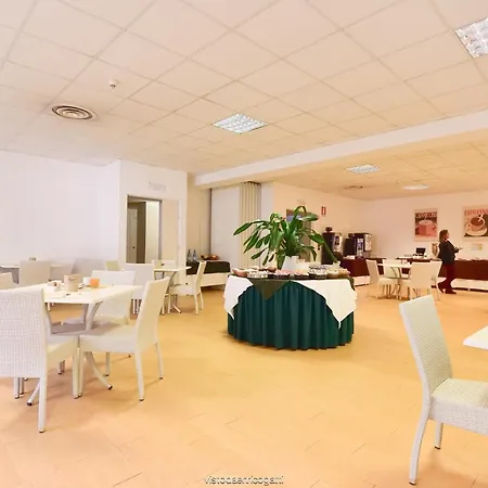 乌迪内标准酒店 Pradamano