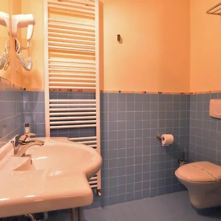 乌迪内标准酒店 3* Pradamano