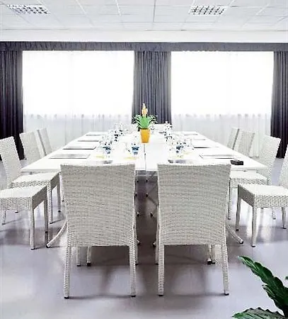 乌迪内标准酒店 3* Pradamano