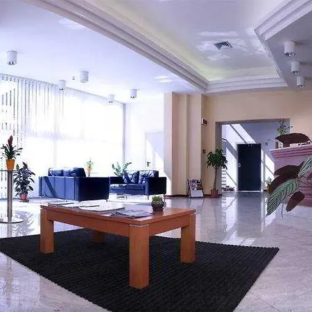 乌迪内标准酒店 3* Pradamano