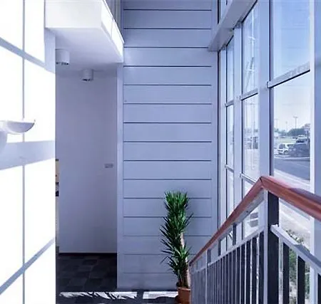 乌迪内标准酒店 3*