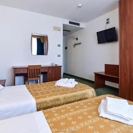 乌迪内标准酒店 酒店